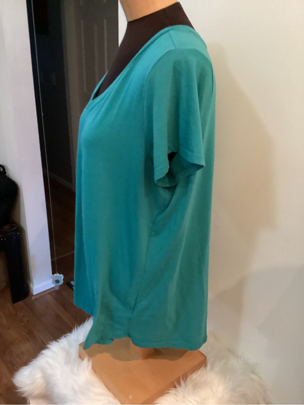 Torrid Classic Fit turquoise V-Neck Tee Size 1 Plus Soft Stretch Casual Top - Picture 5 of 11